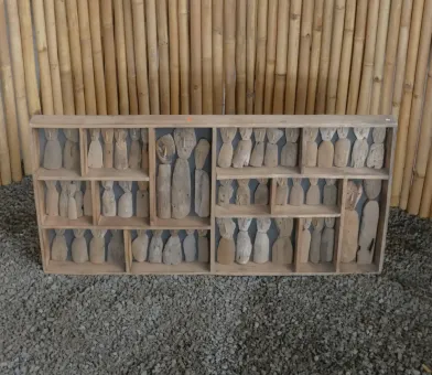 Wandkunst - Human Tribe, hergestellt aus recyceltem Holz. 60 x 120 cm 